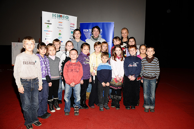 Артур Смольянинов с участниками детской программе на Кинофестивале